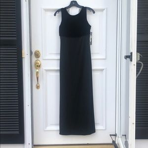 Donna Ricco Sleek Black Dress